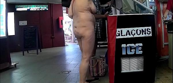  Naked shopping